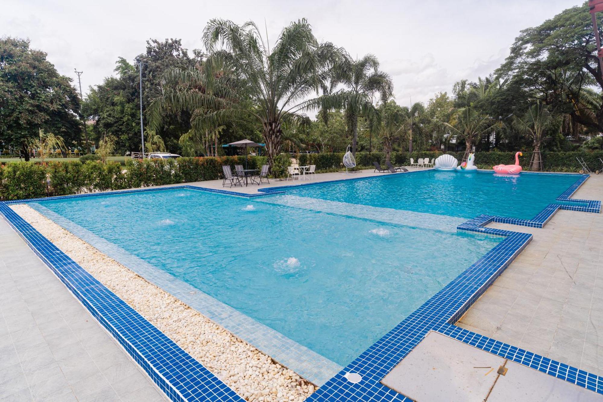 Baan Suan Khun Ta And Golf Resort Убонратчатхани Экстерьер фото