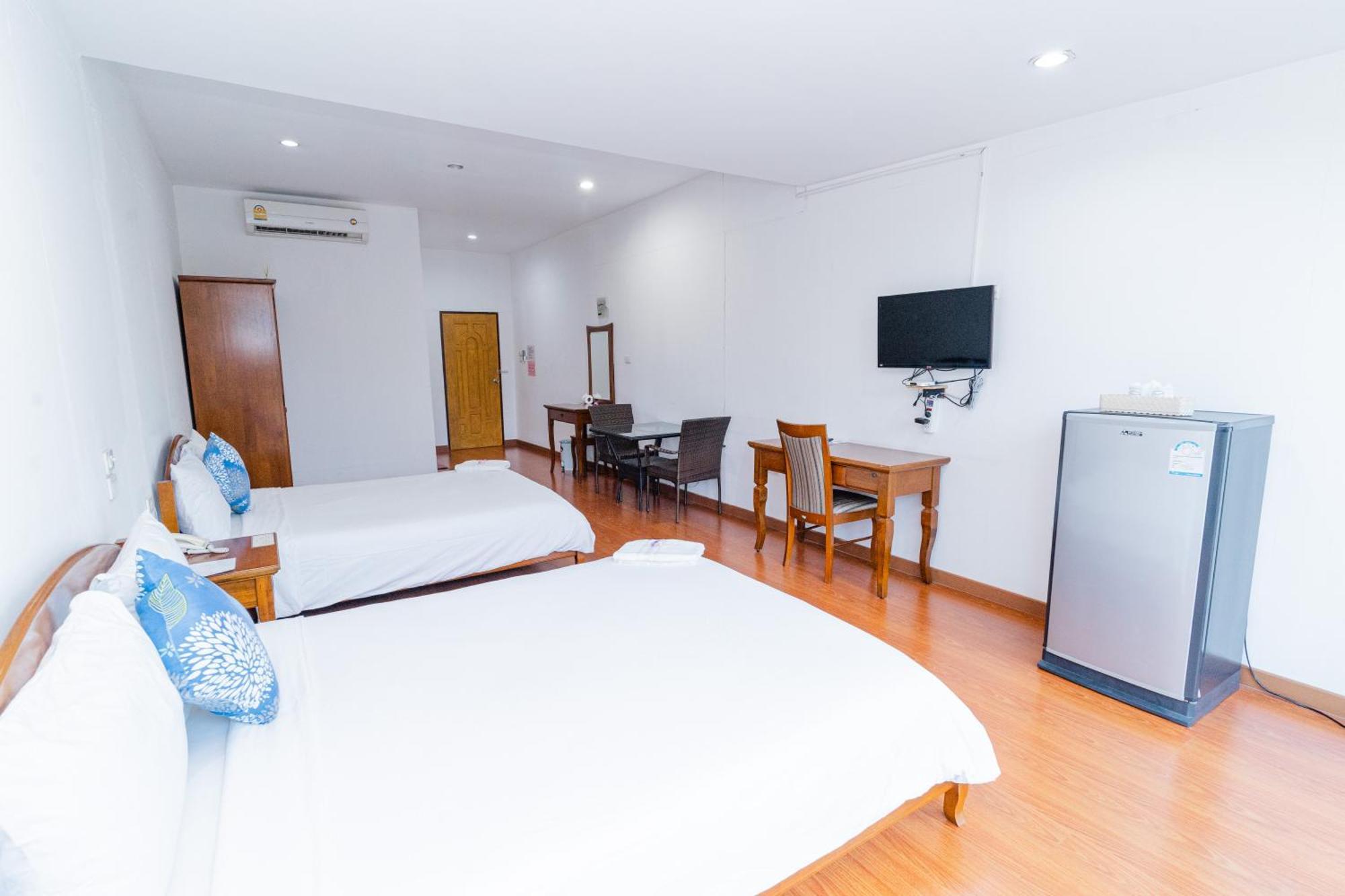 Baan Suan Khun Ta And Golf Resort Убонратчатхани Экстерьер фото