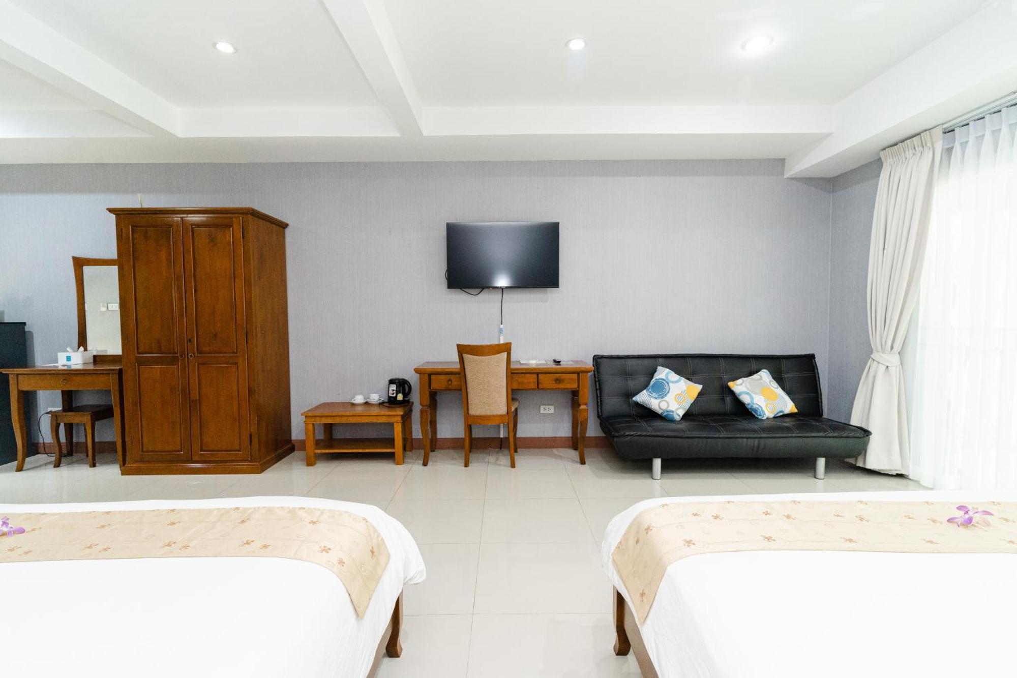 Baan Suan Khun Ta And Golf Resort Убонратчатхани Экстерьер фото