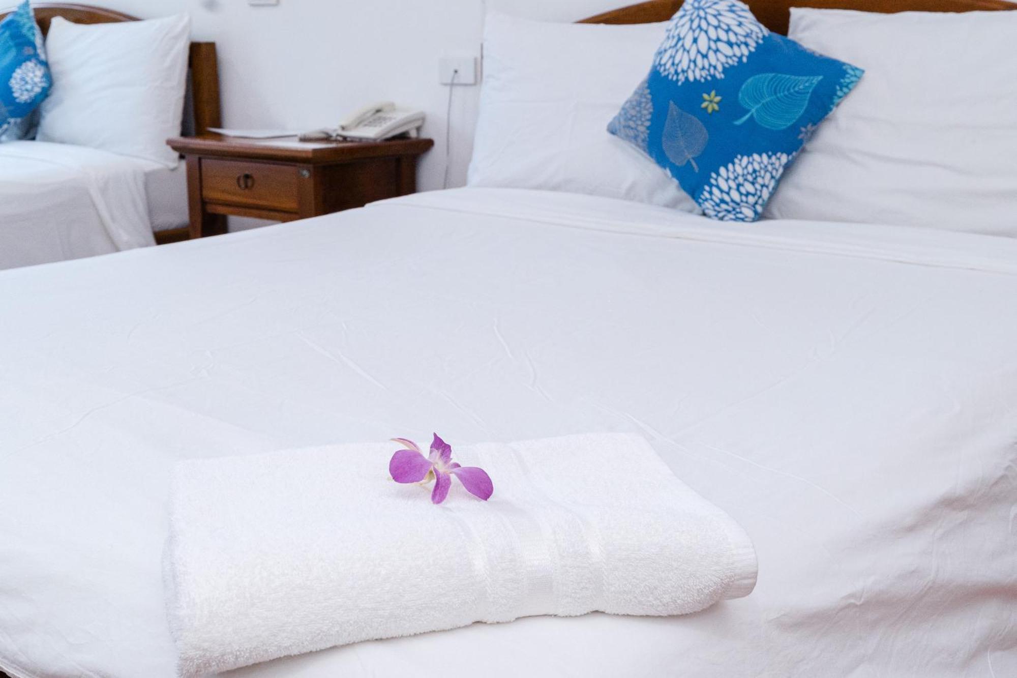Baan Suan Khun Ta And Golf Resort Убонратчатхани Экстерьер фото
