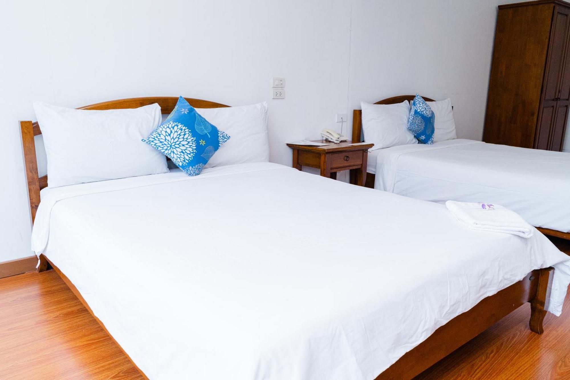 Baan Suan Khun Ta And Golf Resort Убонратчатхани Экстерьер фото