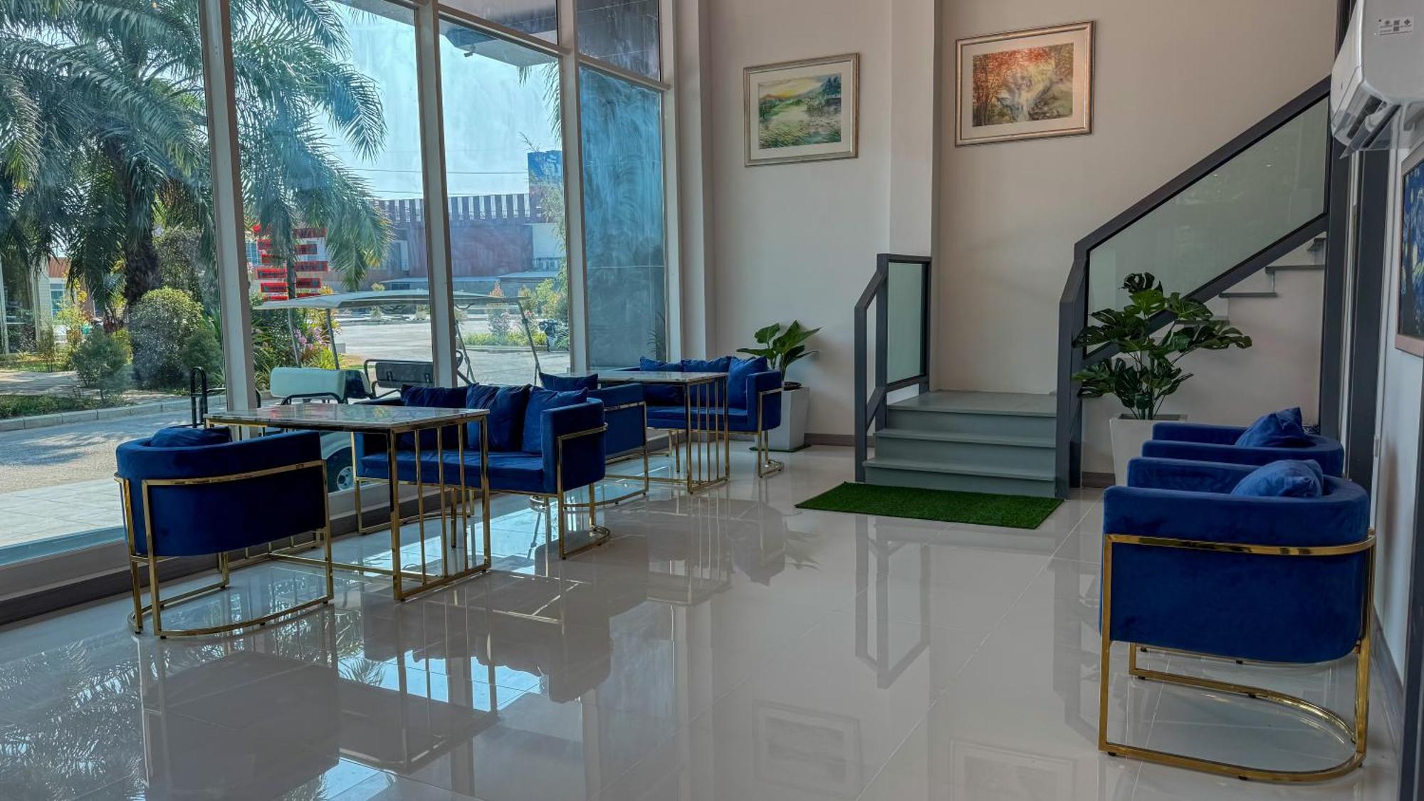 Baan Suan Khun Ta And Golf Resort Убонратчатхани Экстерьер фото