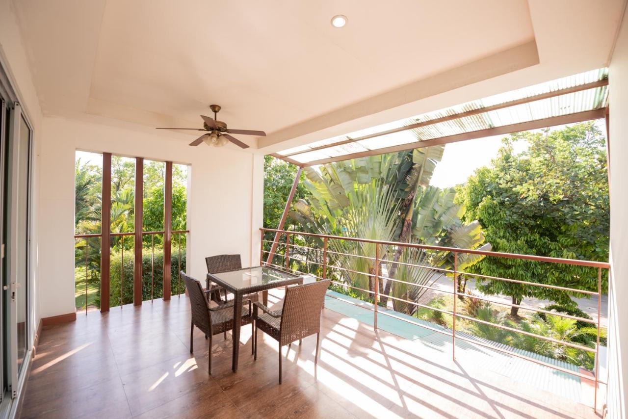 Baan Suan Khun Ta And Golf Resort Убонратчатхани Экстерьер фото